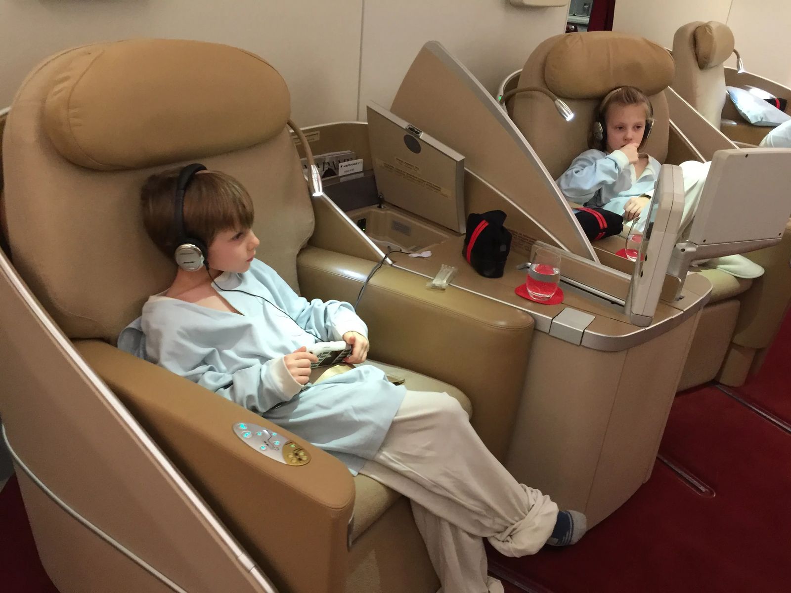 5-tips-to-fly-first-class-with-kids